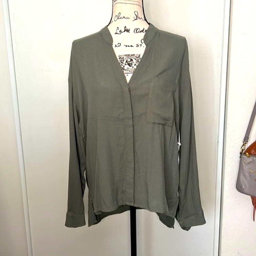 NWT! Young Fabulous & Broke Army Green Button Down Blouse Size Medium